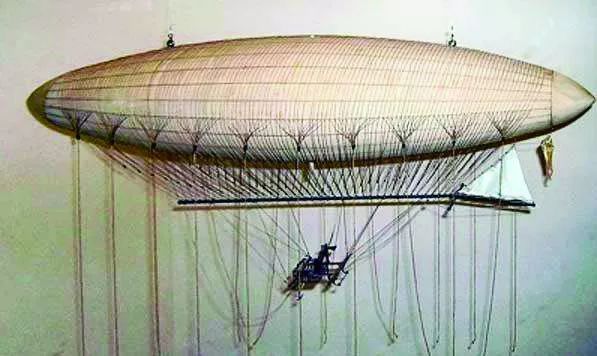 科学历史上的今天第一个可操纵的飞艇