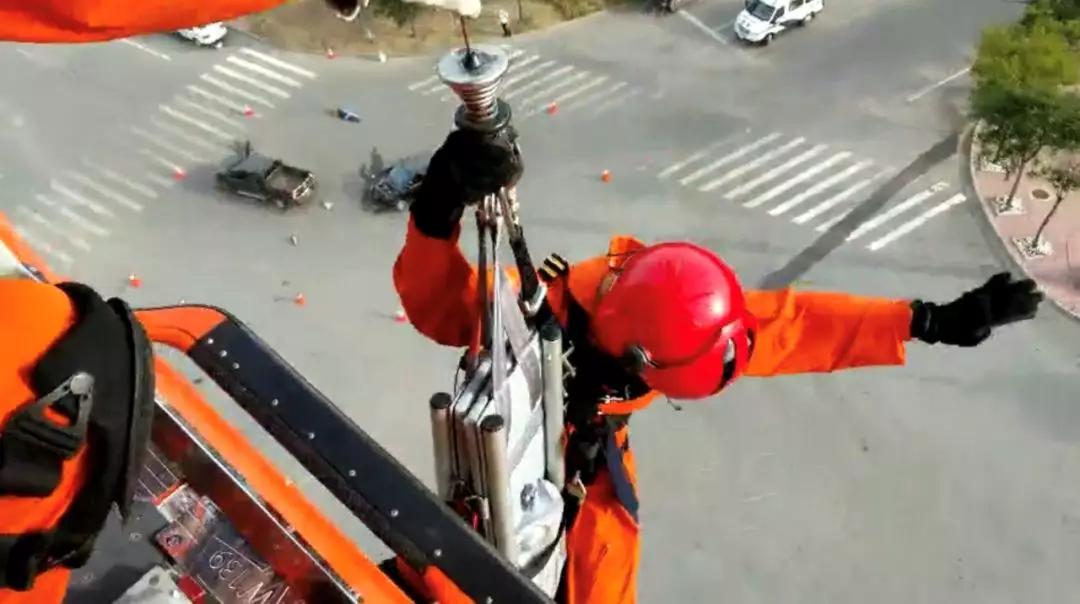 大橘侠25分钟救援车祸伤员顺利完成锦州首例直升机院前救援