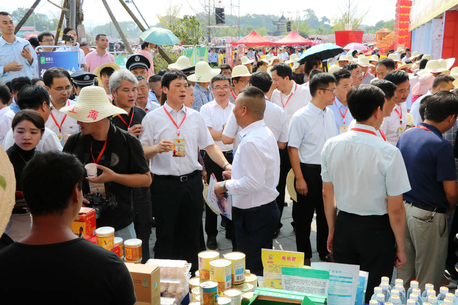 永州市农业局局长和鸿蒙永州市运营商总负责人肖自立