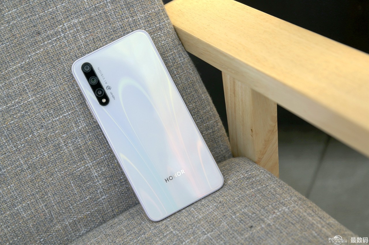 蝶羽纹理的高颜值加持荣耀20s这自拍简直美翻了