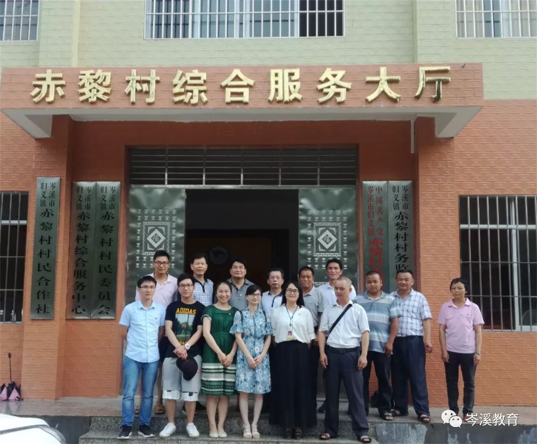 岑溪二中这位美女教师火了年纪轻轻获奖无数
