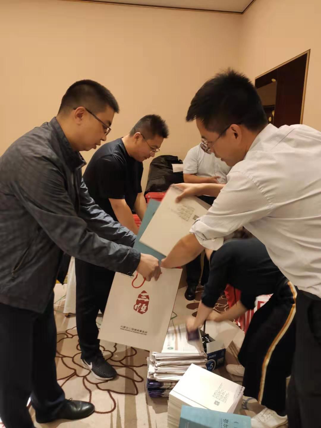 我所律师们纷纷放下手头工作积极投身大会的准备工作中