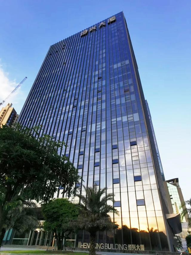 1991年,陈丹带着5名员工在湛江铁路货运站的一个小门店,从帮助农民