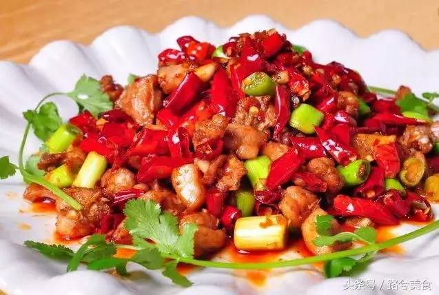 二, 辣子兔6.加入少许糖提鲜,用盐调味后即可出锅5.