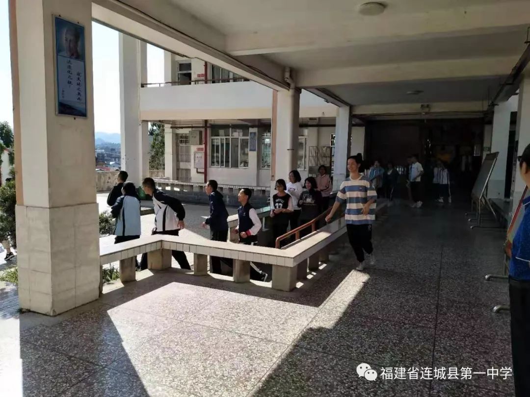 安全可以演练 生命不能彩排——连城一中举行防灾减灾安全疏散演练