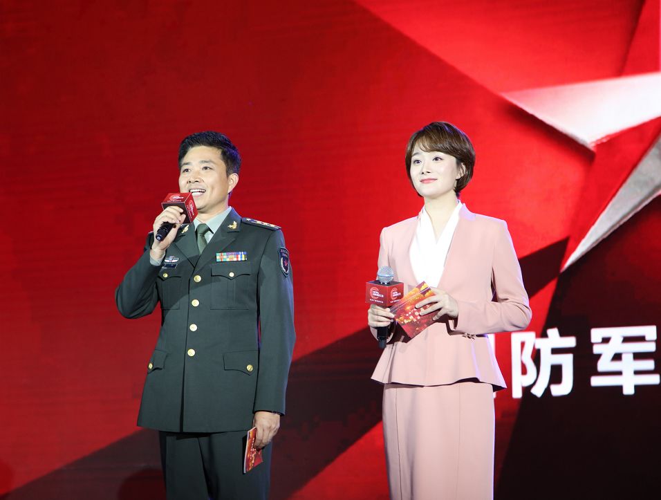 主持人 宣传片的方式亮相,周雷,纪懋雷介绍了《军武零距离》《防务新
