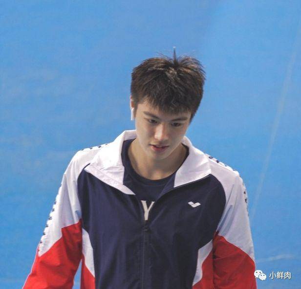 别总盯着宁泽涛孙杨,这枚00后游泳小将火了,颜值身材不输他们_张翼祥