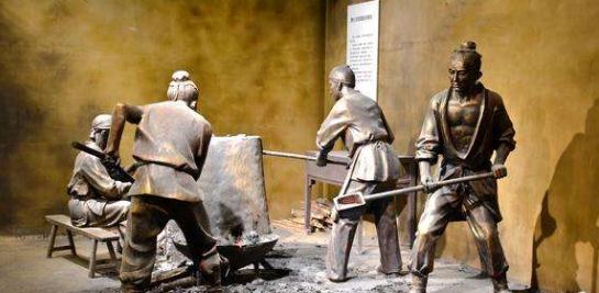 中国古代一牛人用马尿淬火制出一把神刀一下斩断30层铁甲