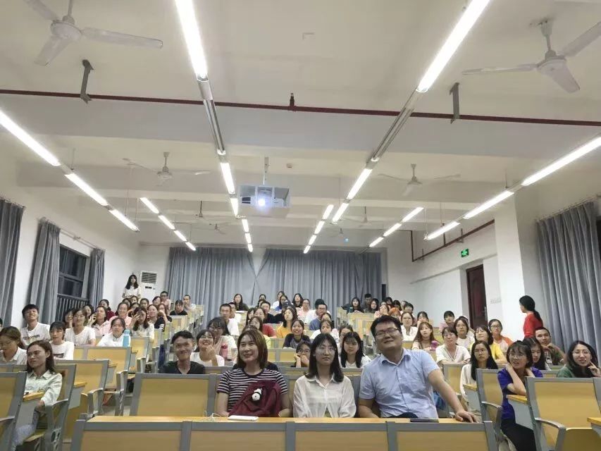 2019级辅导员熊硕,团委常务副书记周海燕,团委副书记郭江宇,学生会副