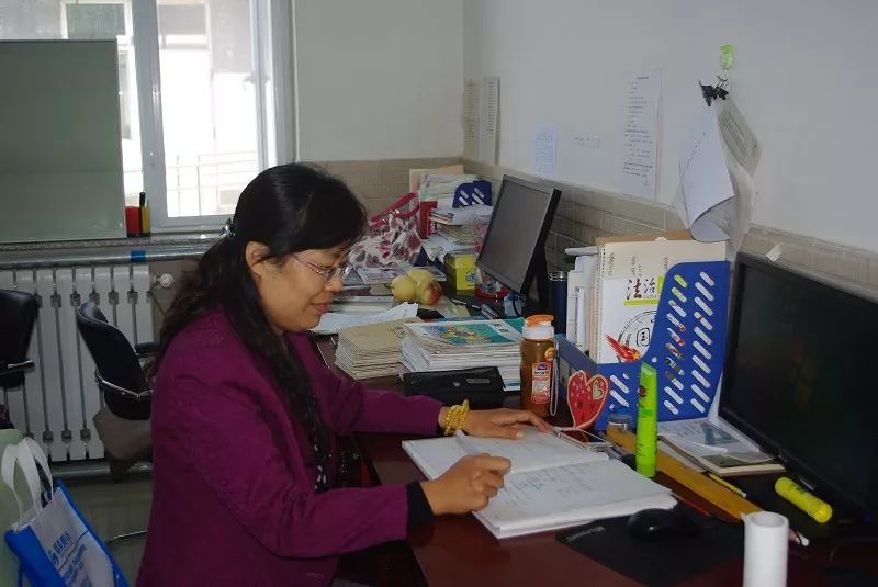 教育故事杨鸿雁从教路上她用爱感动着一切