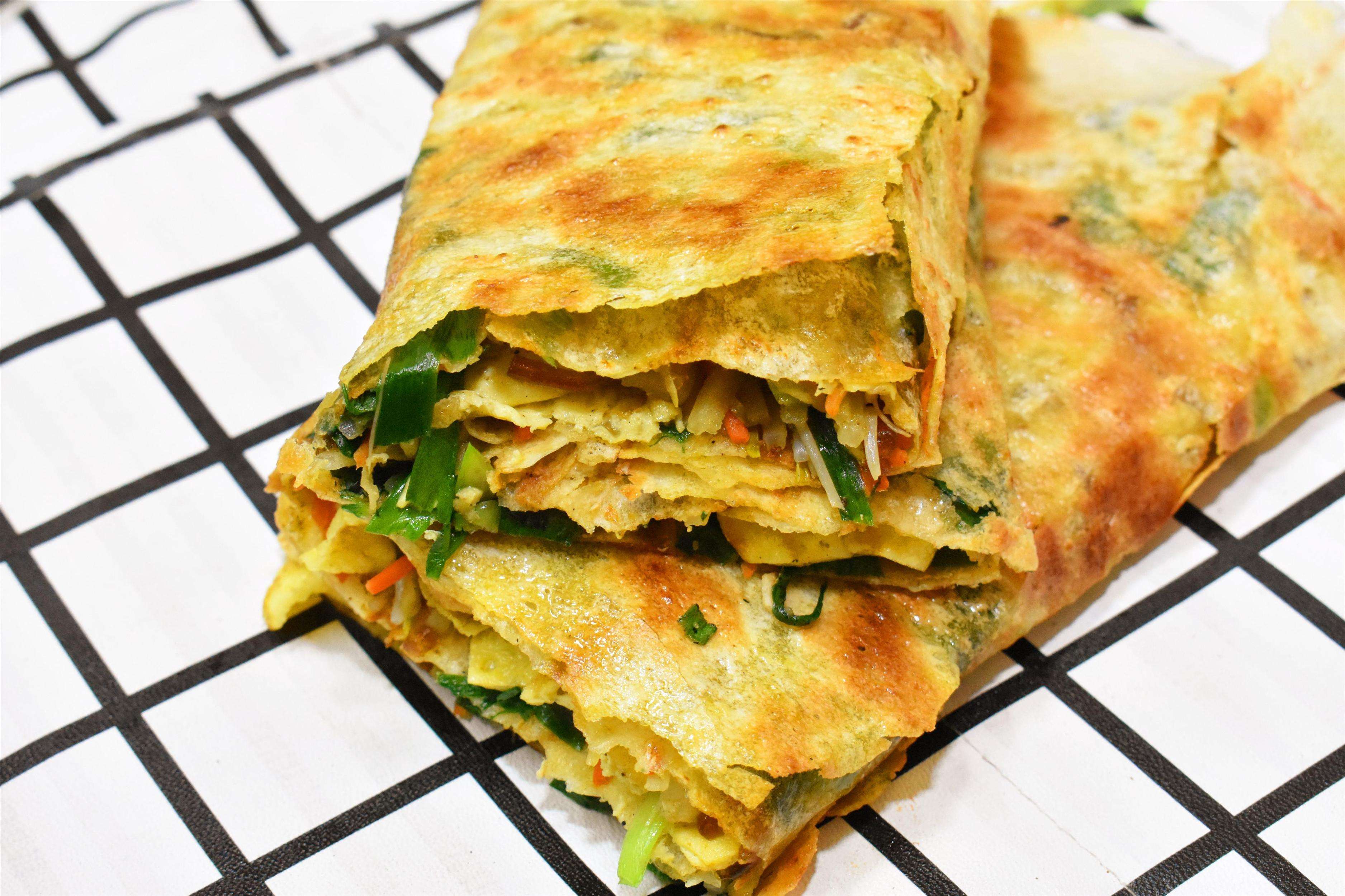 想知道"中国热狗"什么味道吗?那就来尝尝鲁南名吃枣庄菜煎饼吧