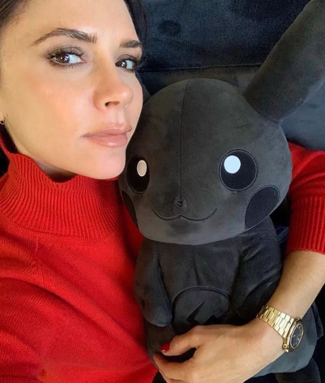 还有这个被藤原浩捧手里的放大版娃娃,是多少人都梦寐以求的超级玩偶.