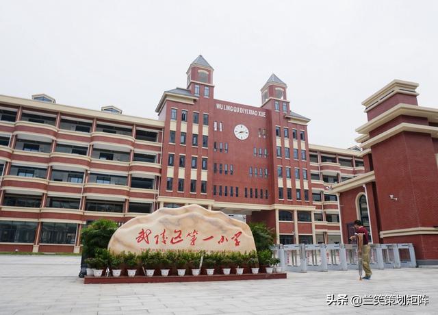 今年盛夏,武陵区东部新景——芦荻山乡境内历时两年修建完成的天景