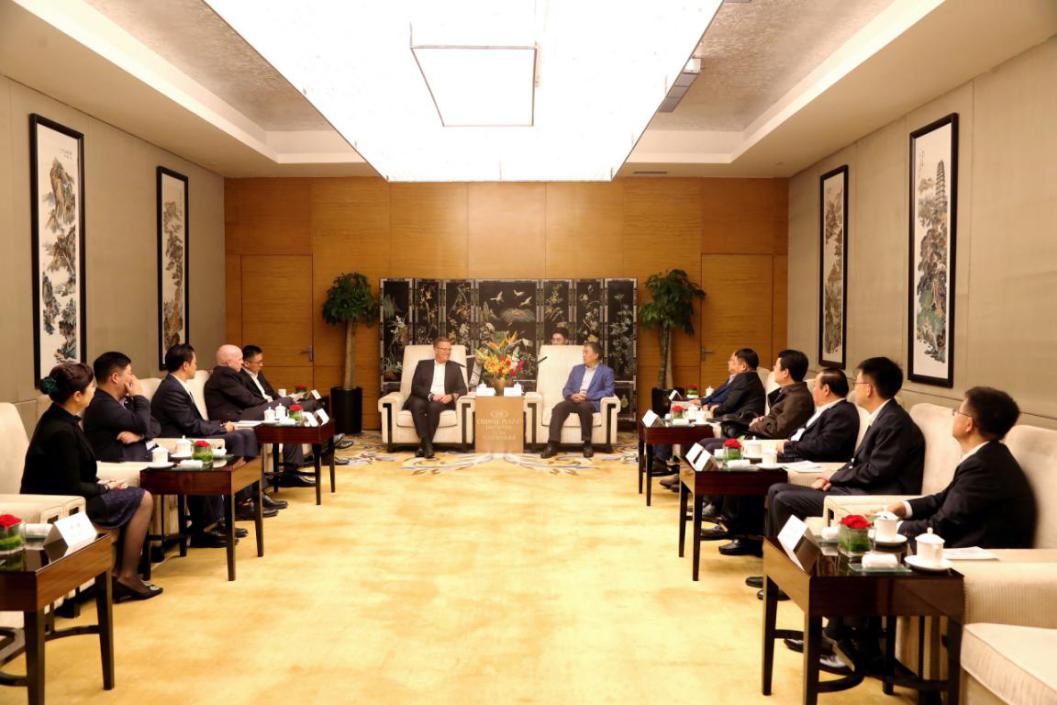 集团董事长袁小宁与洲际酒店集团大中华区首席执行官周卓瓴亲切会谈