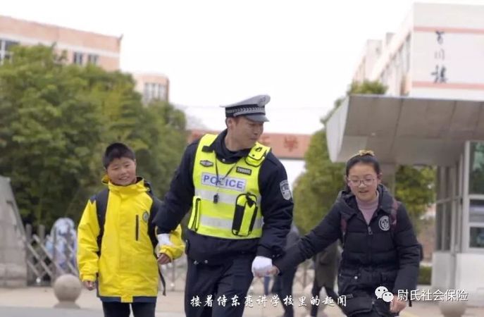 暖心护学的"奔跑哥 侍东亮,男,1982年12月出生,江苏省连云港市灌云县