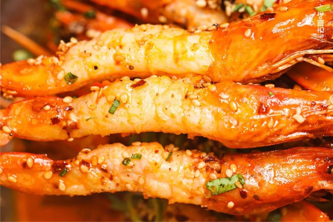 区别于老店的烤大虾,这次所有的虾都裸奔啦~不用剥壳,简直是懒人福音!