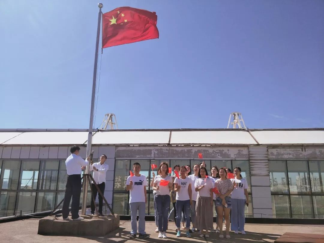 我和国旗合个影丨庆祝新中国成立70周年,定格最美这抹红!(二)