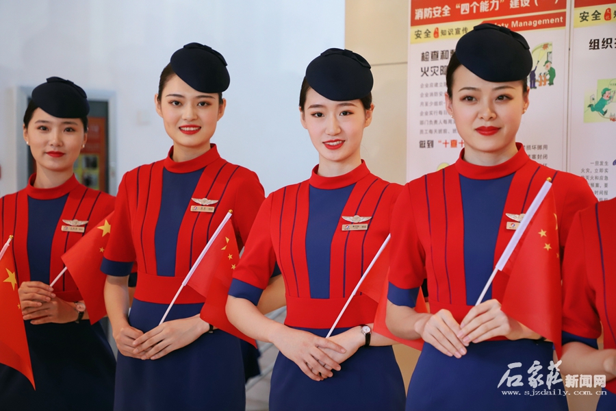 河北航空空姐服装图片