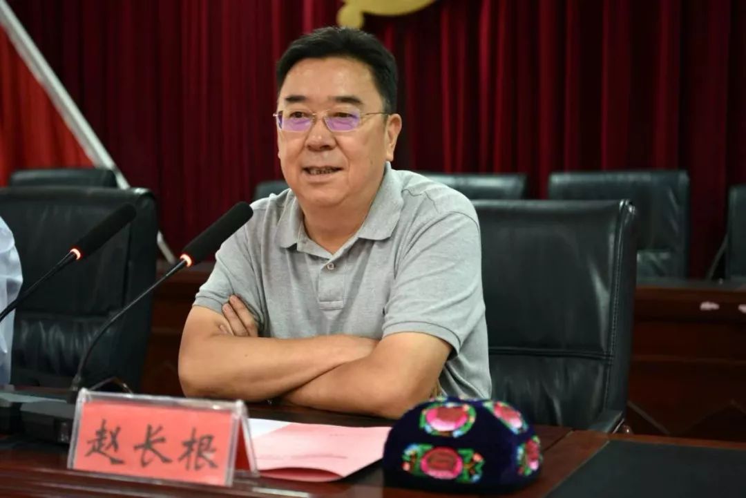 仪式上,郑东新区管委会人大工委副主任赵长根表示:结对帮扶五堡镇是