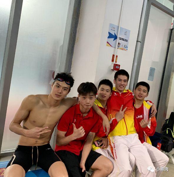 别总盯着宁泽涛孙杨这枚00后游泳小将火了颜值身材不输他们