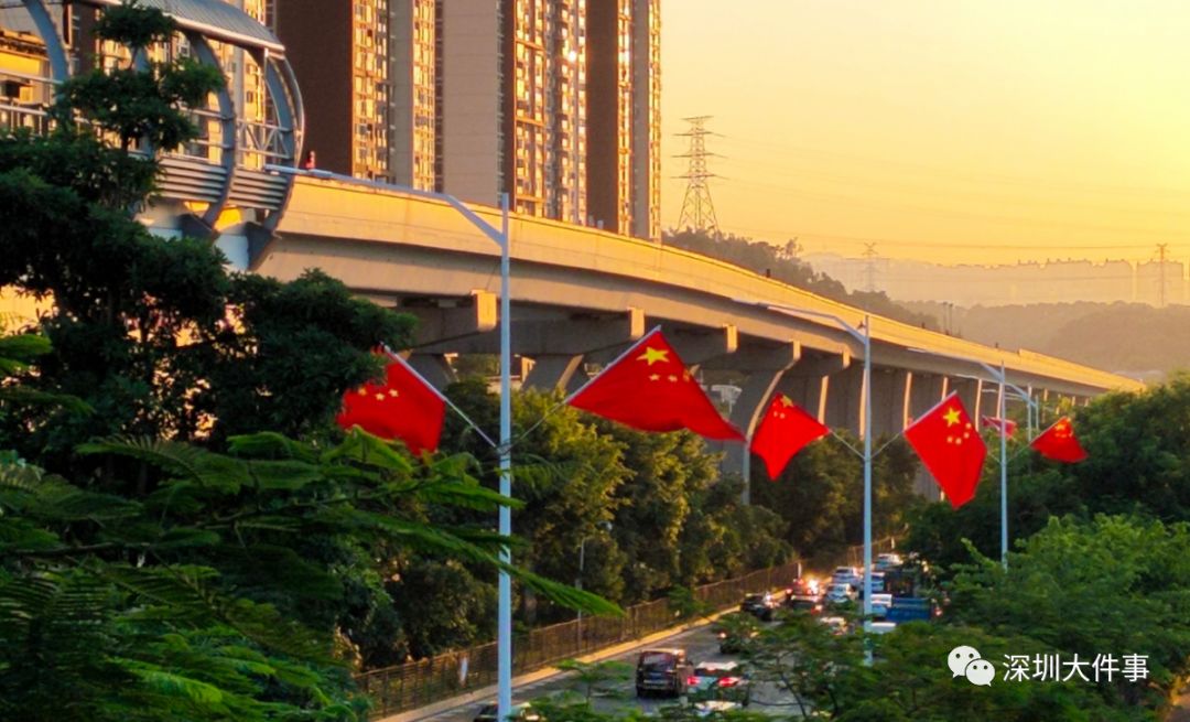 不用@微信官方,深圳给你10万面国旗!_中国