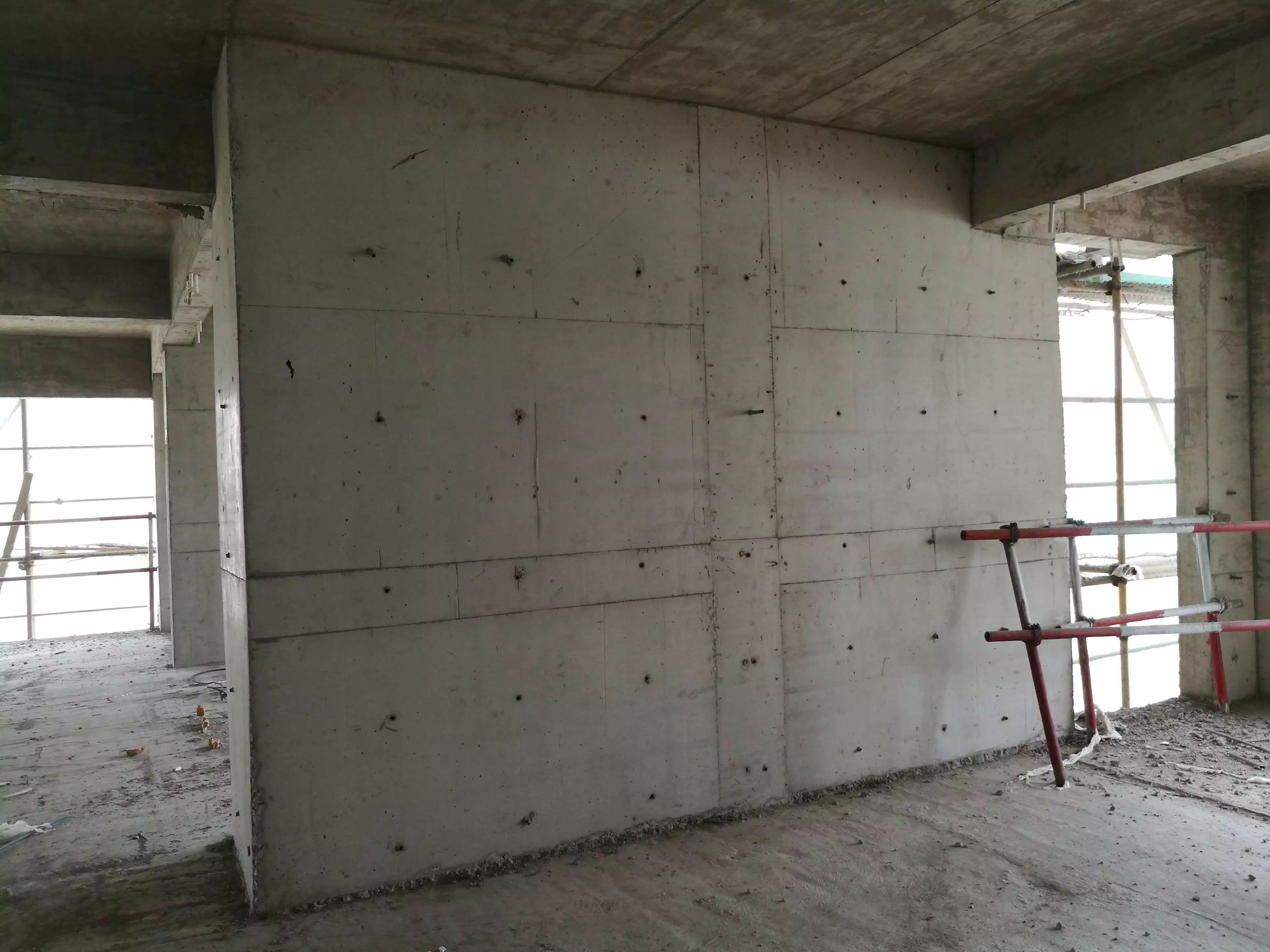 现浇剪力墙存在轻微错台,已整改.名门翠园