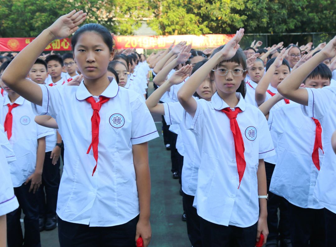 不忘初心牢记使命东莞市南开实验学校举行2019年初一年级建队仪式