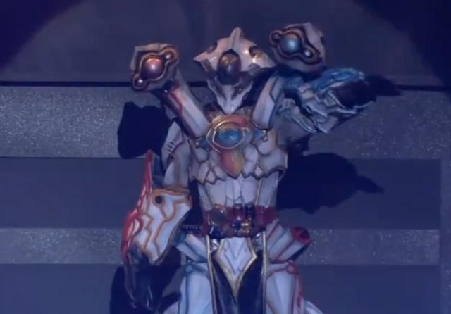 设定是通过已嵌进遗失瓶罐的白终极潘多拉嵌板变成怪人态evolto,实力