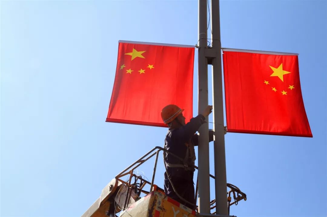 不用微信官方2000多面国旗刷屏雅安城