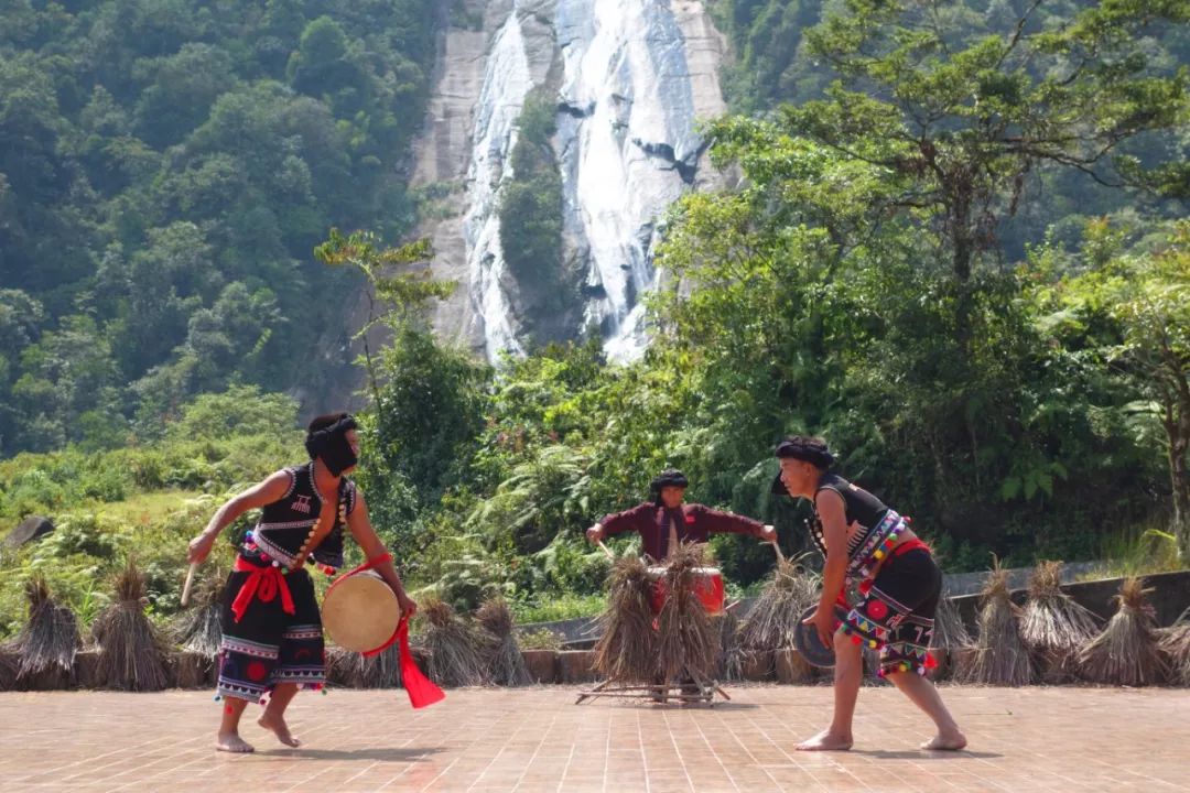 马鞍底乡举办决胜脱贫攻坚献礼国庆70周年文艺汇演