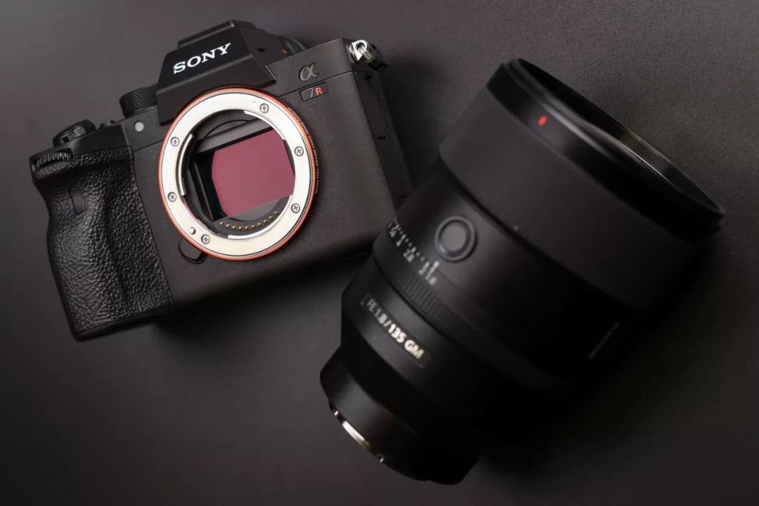 跨过半亿门槛 新α世代力作索尼α7r iv测评_搜狐汽车_搜狐网