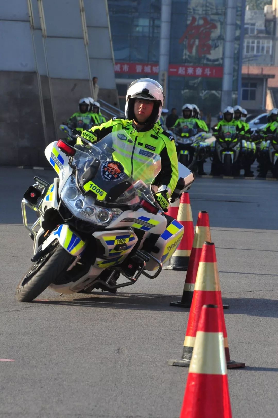 帅气晋城铁骑激情出征