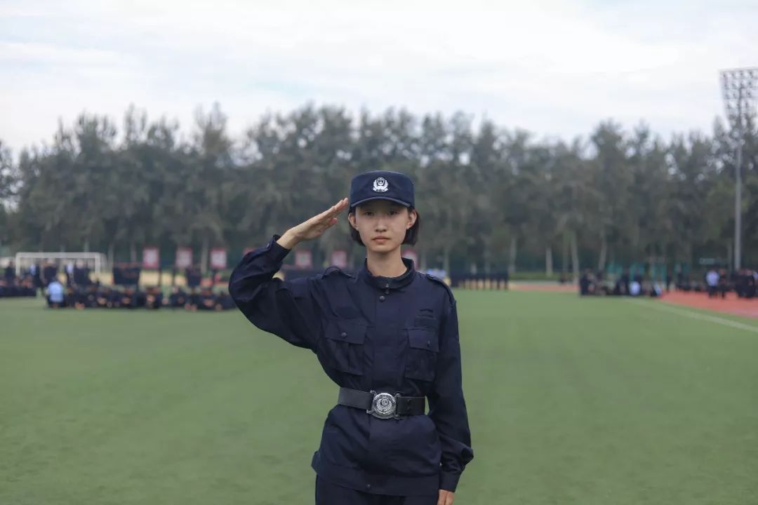 女生特辑丨明眸皓齿 铿锵玫瑰_闫雨