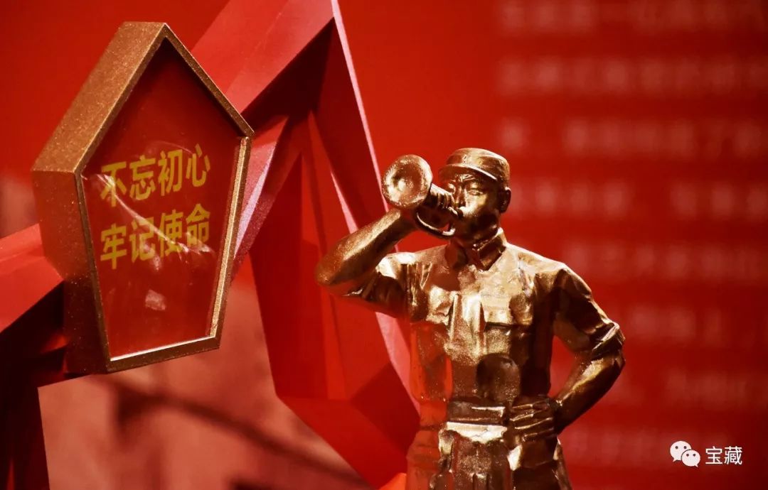 现场铸造之艺理想之姿大地颂歌红色雕塑展在程允贤雕塑馆开幕