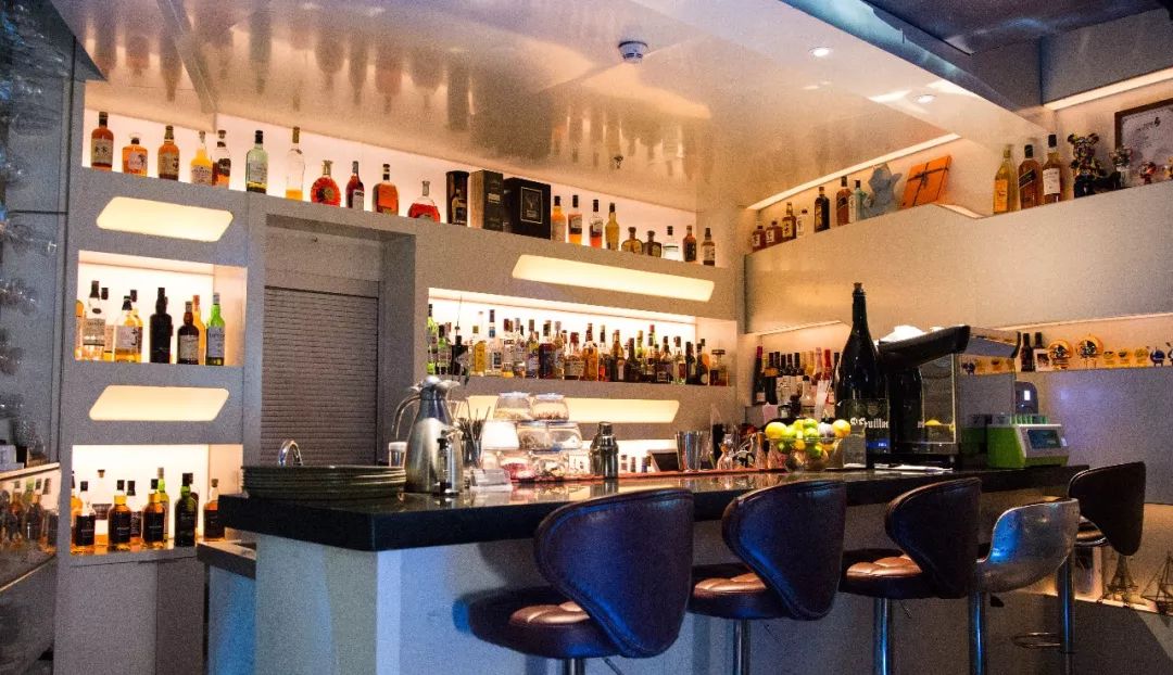 宝藏西餐酒吧集于一身三迪这家跨界西餐吧潮流度101分