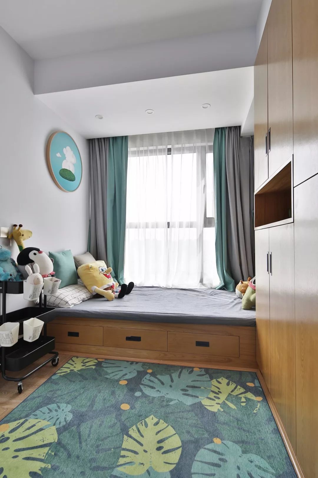 榻榻米床还是应该做上一个床头靠背使用起来才会更舒服