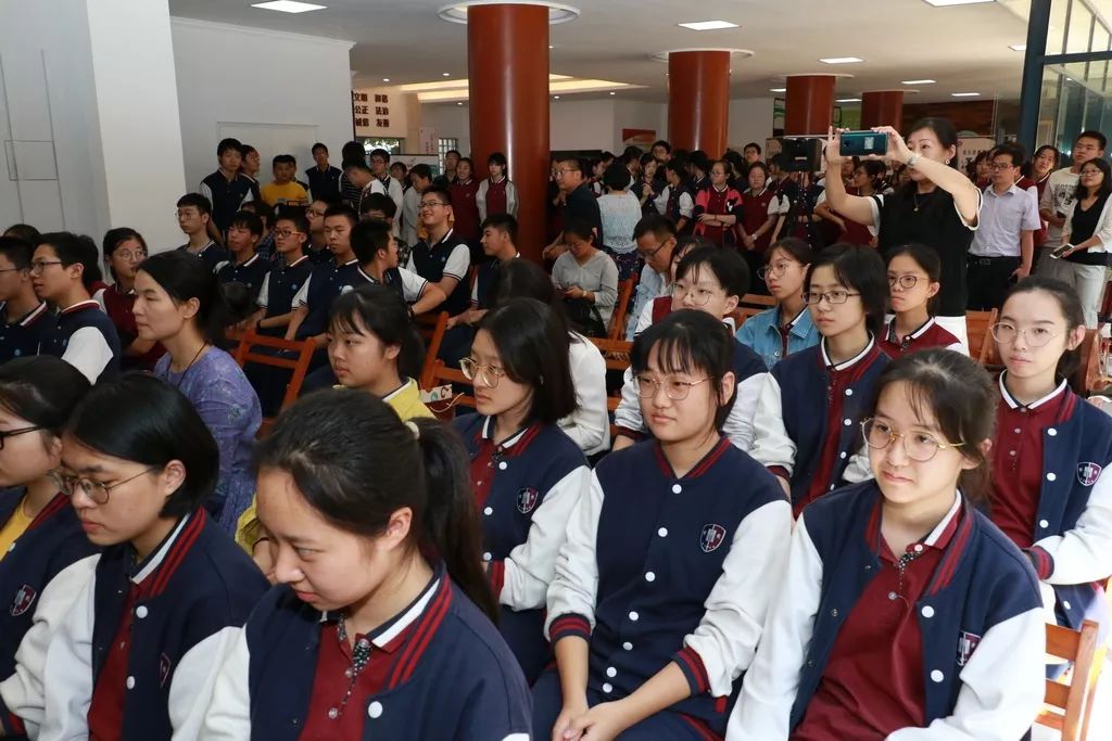 上海市格致中学拓展型,研究型课程展示研讨活动顺利举行