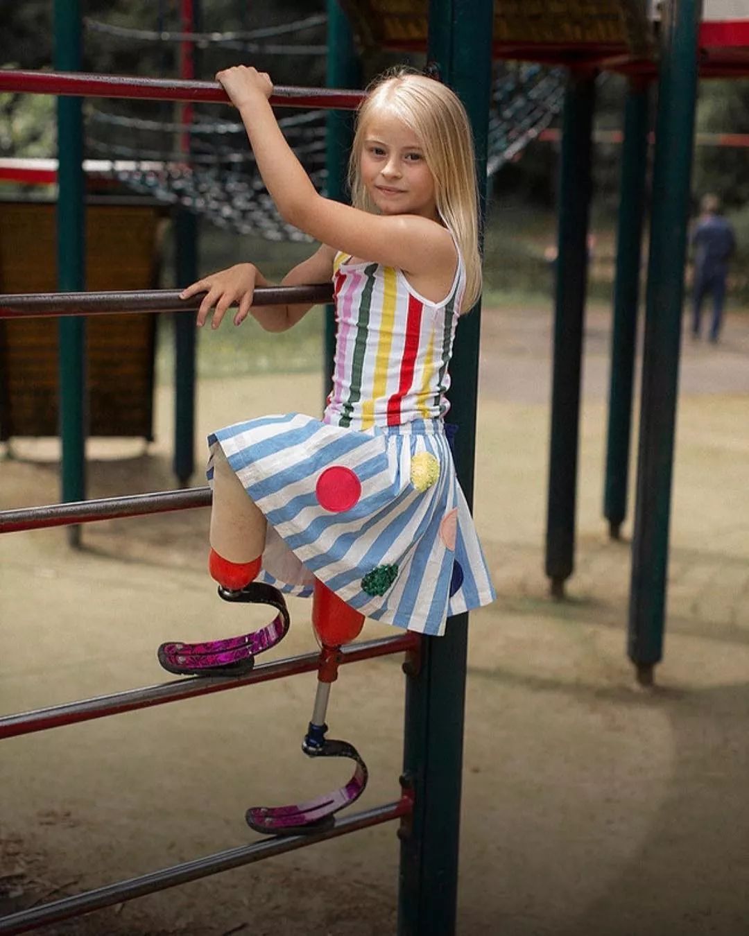 无腿模特进军巴黎时装周不认命的女孩才最美