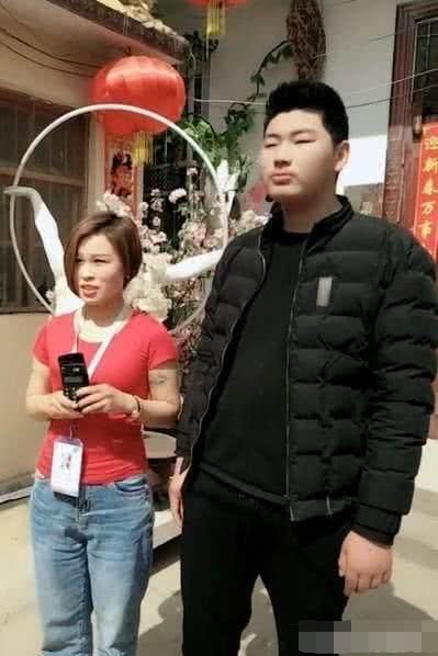 原創央視主持人心疼大衣哥老婆夢想當網紅孩子指著爹養老