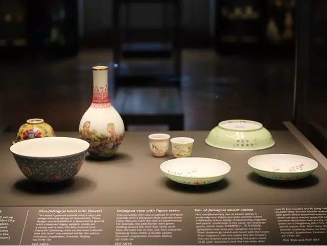 千多件,长期陈列的约有2000件,收藏的中国文物囊括了中国整个艺术类别