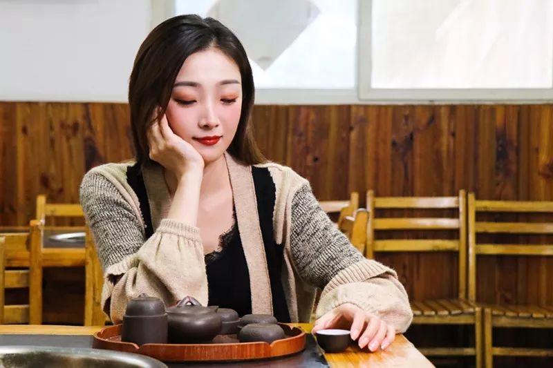 重口味十堰美女撑到不行画面太销魂