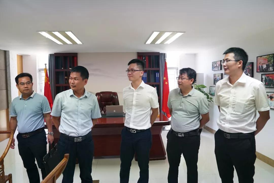 副局长陈远熙,副局长谢晓英,吴川市发展改革局党组成员,副局长梁立黎