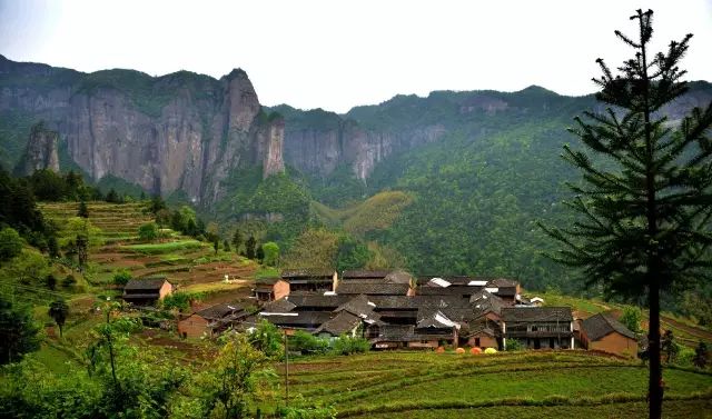 公盂與仙居的神仙居,景星巖,淡竹,十三都並例為仙居五大景區,有