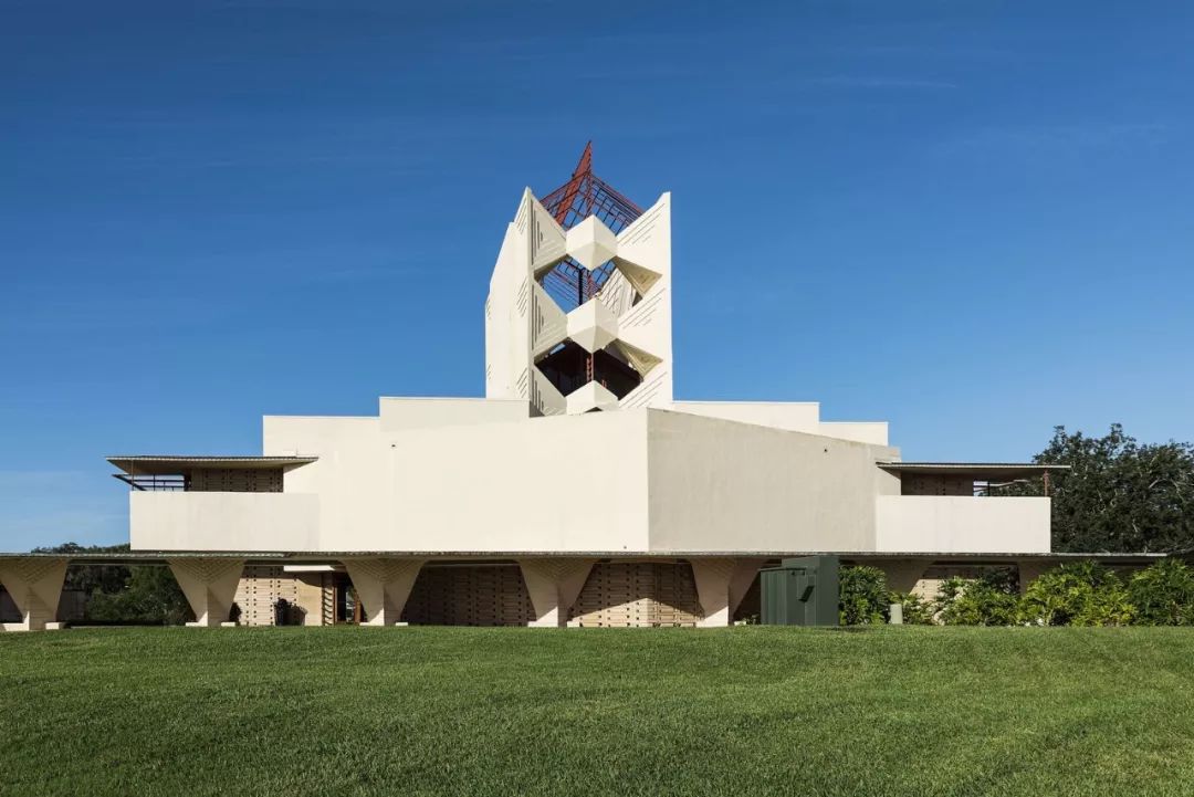 传奇的美国建筑师弗兰克·劳埃德·赖特为佛罗里达州莱克兰的佛罗里达