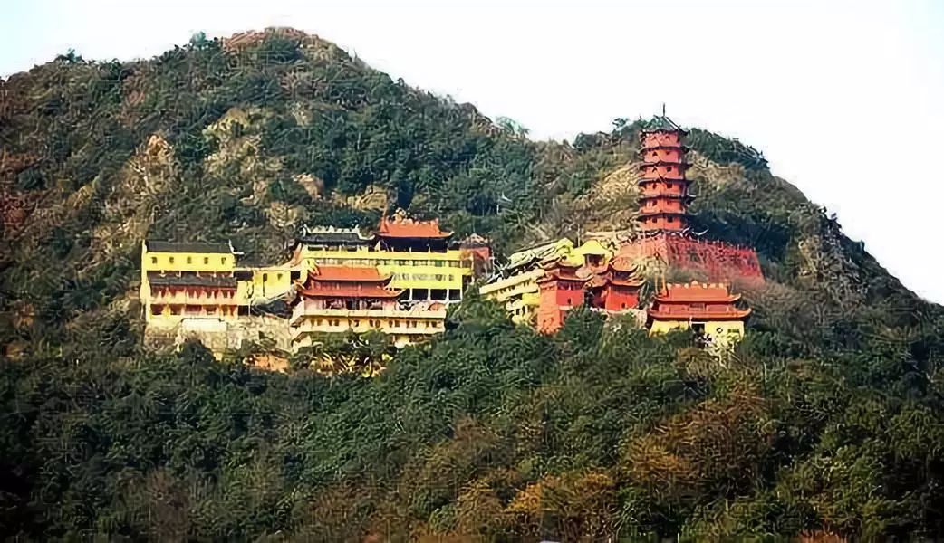 香火鼎盛历史悠久山上有座莲华禅寺