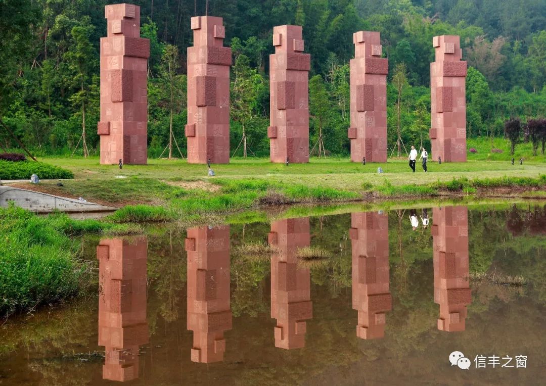 作品多角度,多方位地展示了以信豐閣建築群為核心的谷山森林公園的