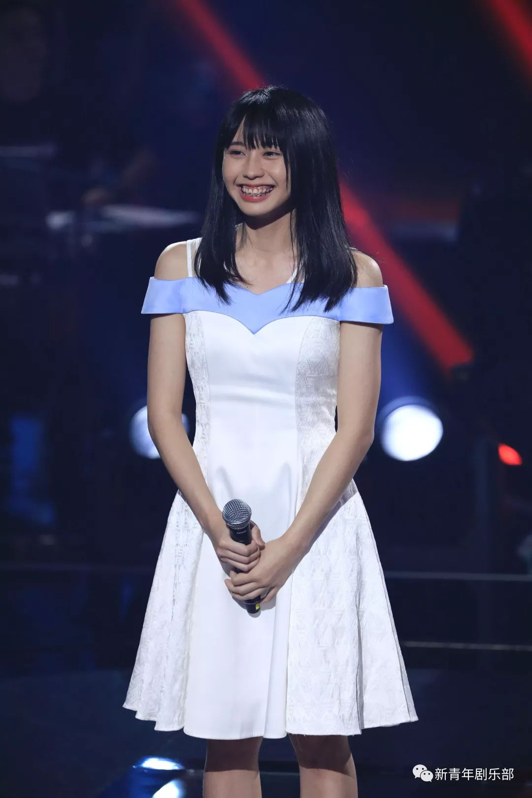 李芷婷正如李荣浩老师所说,两个女孩虽然年纪小,但都是唱情歌的高手:"