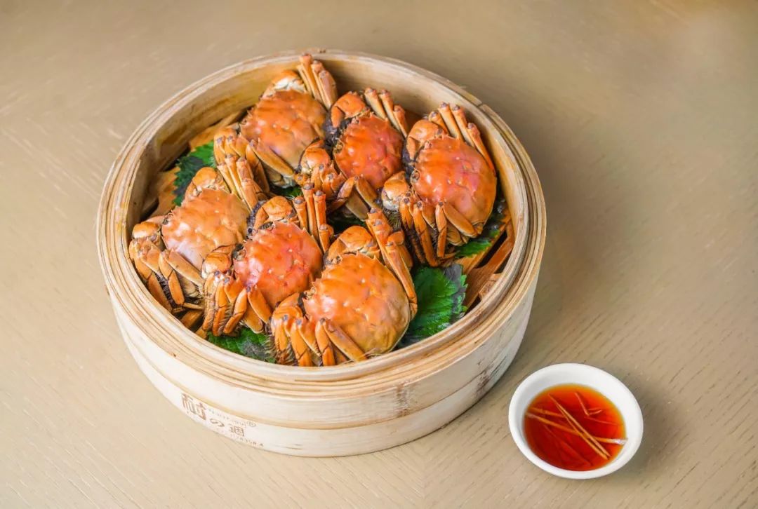 你一口即享南洋风情鲜美的肉蟹配合新加坡招牌番茄辣椒酱都吸收了这香