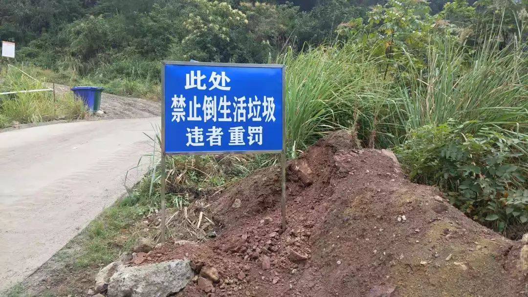 自觉进行垃圾分类,禁止在建筑垃圾堆放点倾倒生活垃圾,用实际行动为