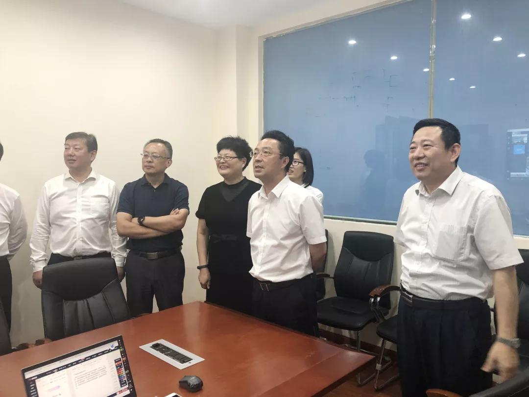徐州泉山区李勇区长带队赴上海交大med-x研究院参观考察